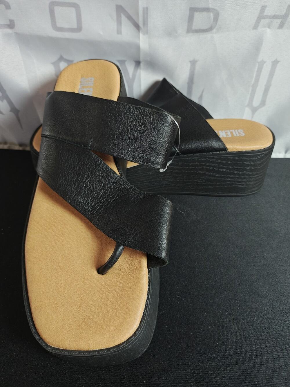 Silent D Women's 39 (8 / 8.5)Black Leather Platform Thong Slide Sandals Comfort